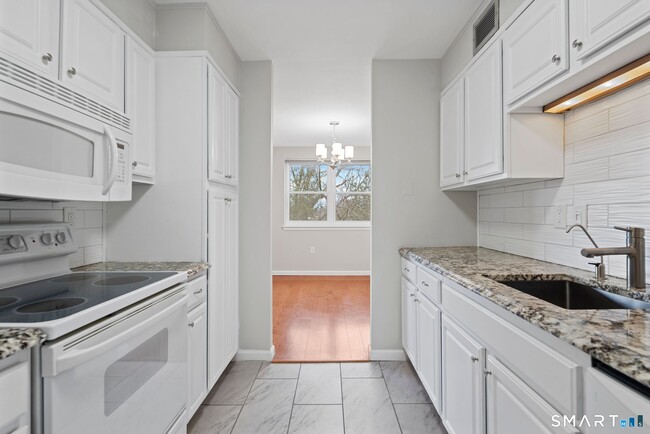 Photo - 891 Farmington Ave Unit 5F