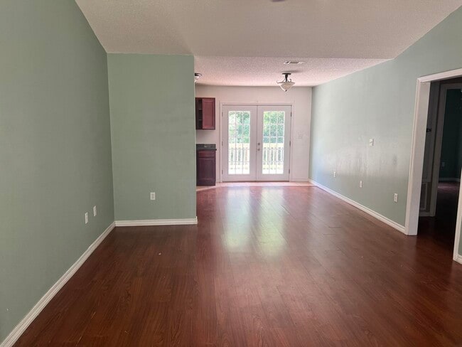 Photo - 301 Lakeview Dr