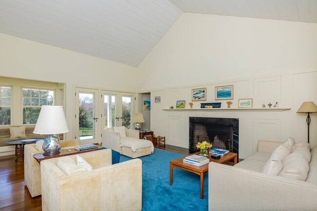 Photo - 27 Horseshoe Dr N