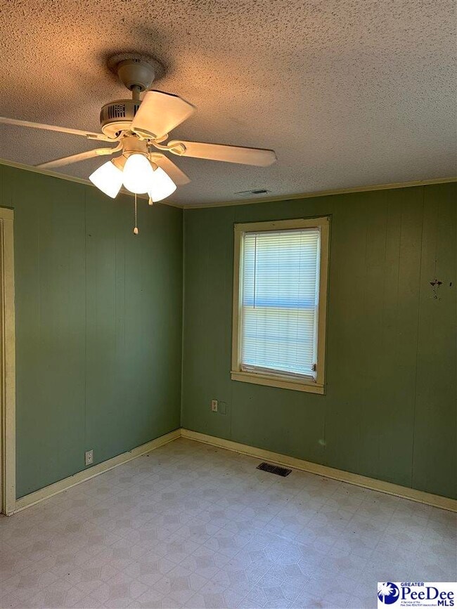 Photo - 807 Windsor Way