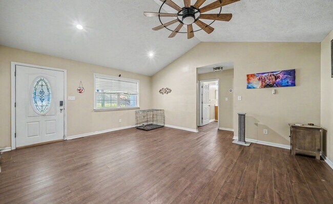 19300 Lackey Ln