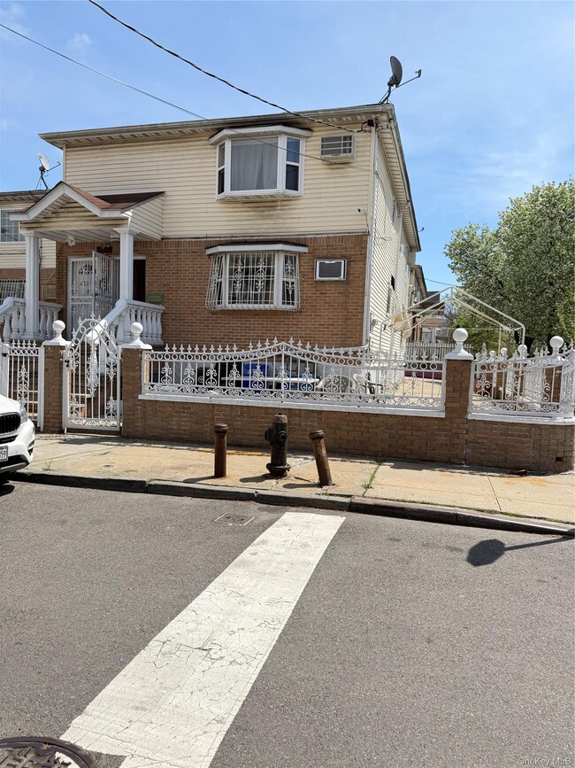 Building Photo - 143-04 105th Ave