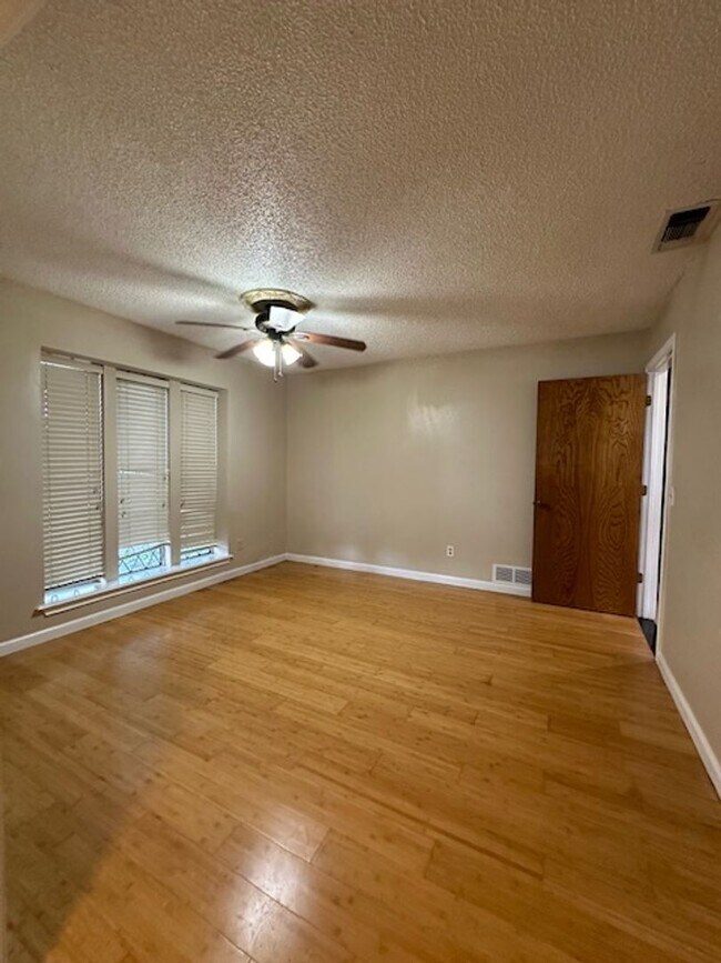 Photo - Family home in Huntington Subdivision in P...
