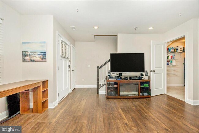 Photo - 5018 Judicial Wy