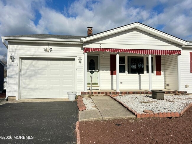9 Westport Dr