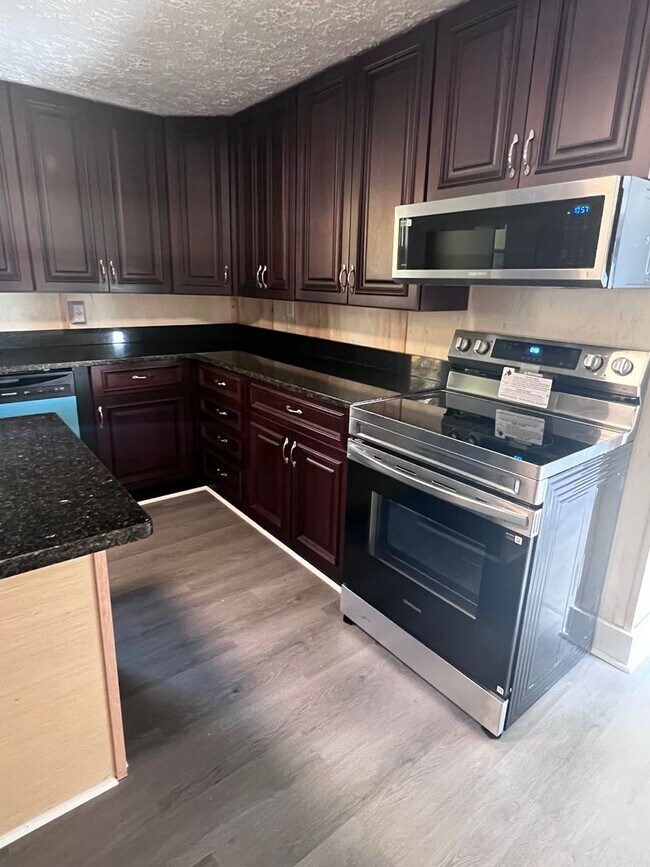 Photo - Charming Two-Story Home for Rent in North Hampton!