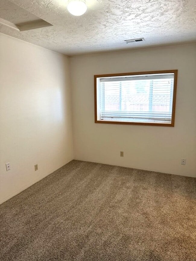 Photo - 2 bedroom house with a garage in the tree streets of Elko