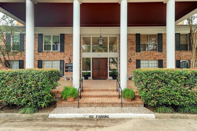 Photo - 2824 Briarhurst Dr