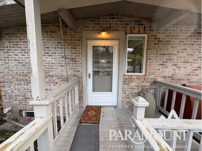 Photo - Cozy and centrally located waterfront views!