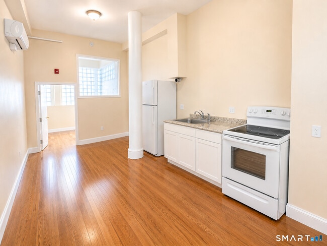 Photo - 105 Bank St Unit 1D