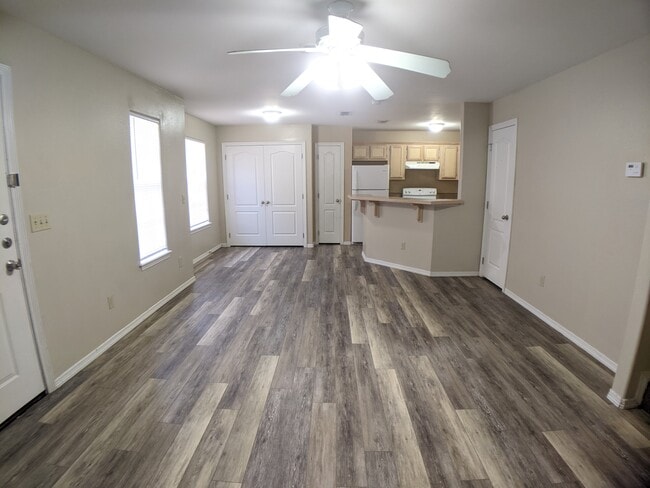 Photo - 721 Sonesta Ct Unit #4