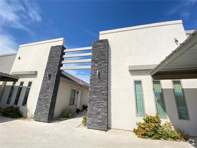Building Photo - 1013 E la Cantera Ave Unit 3 Rental