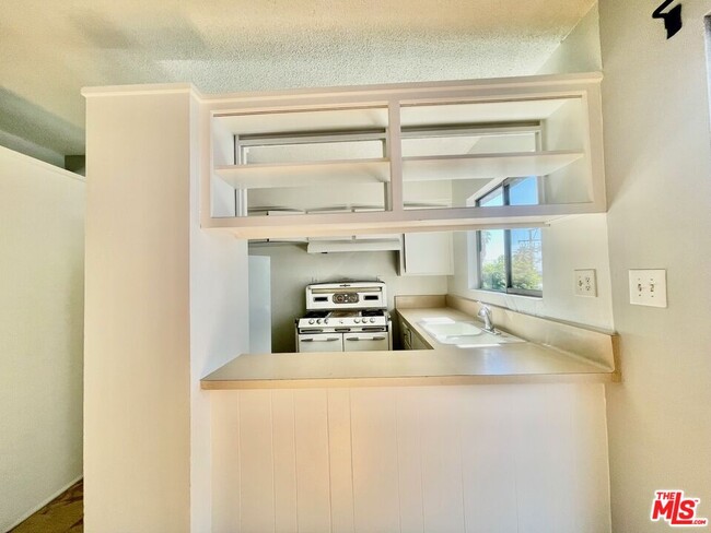 Photo - 941 N San Vicente Blvd Unidad 12