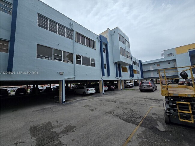 1555 W 44th Pl Unit 235