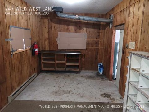 Photo - 747 Wild W Ln SW
