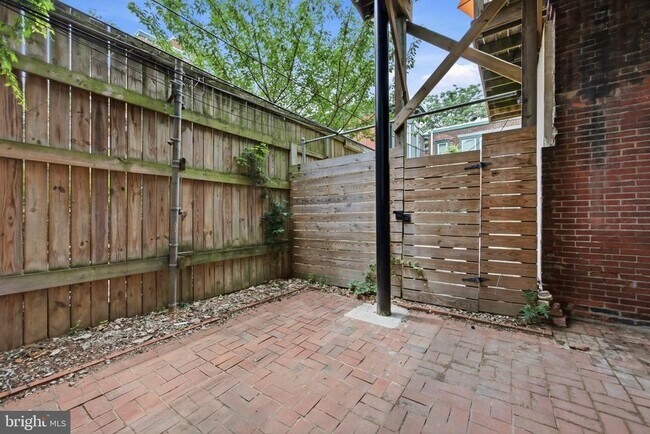 1712 Mt Vernon St Unit 1R