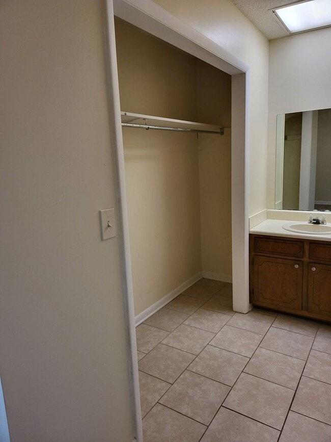 2800 Garvin Rd NW Unit A