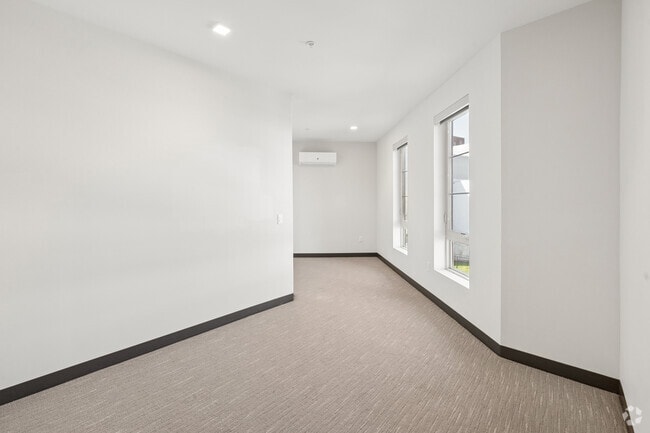 1BR, 1BA - 782SF - Bedroom