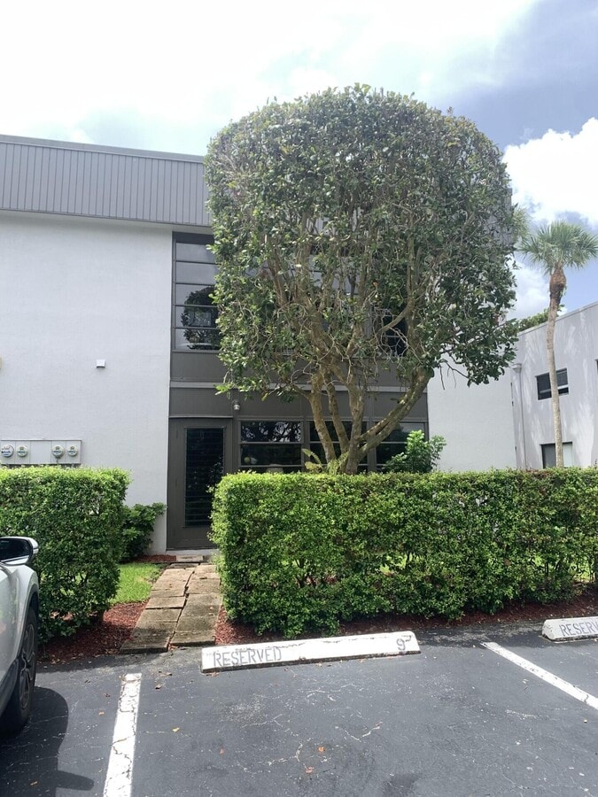 Photo - 15090 Ashland Pl Unit 147 E
