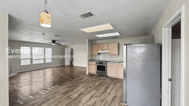 Photo - 4 Bed, 2.5 Bath Home with Garage / Pet-Friendly / Available Now!