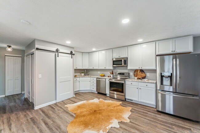 Photo - 4554 Moraine Ave