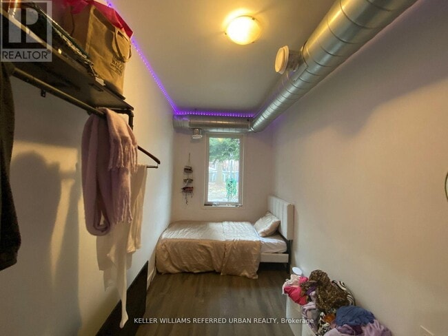 Photo - 344 Bartlett Ave N