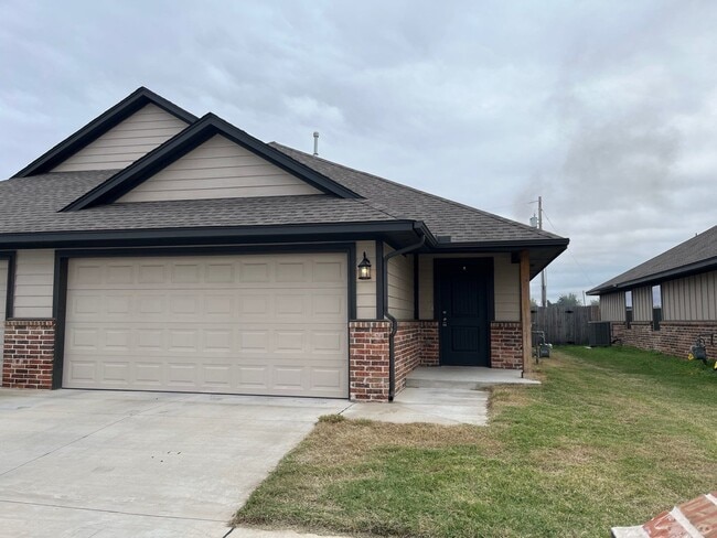 Building Photo - 5210 Oakwood Villa Ct