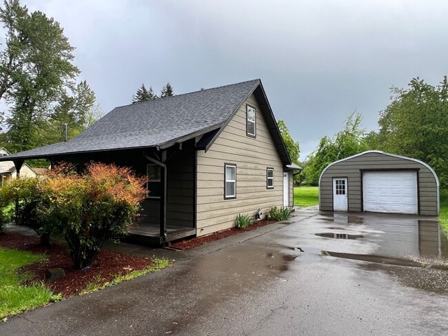 Building Photo - 1321 Tamarack St Unit 1321 TAMARACK ST.