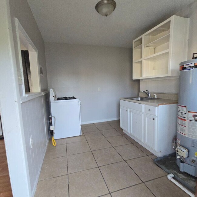 682 Boston St Unit 1 - 682