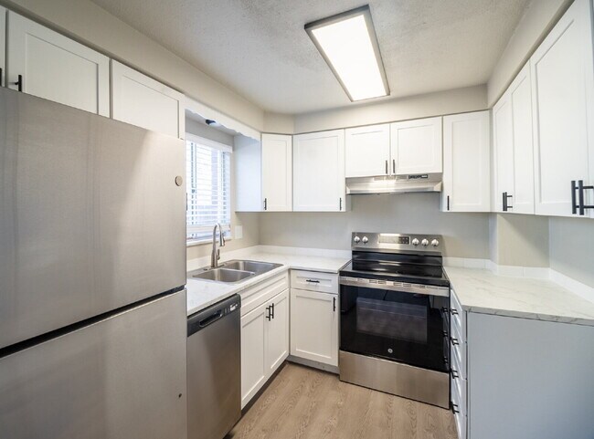 Photo - Affordable living near Mcintosh Lake Unit 7