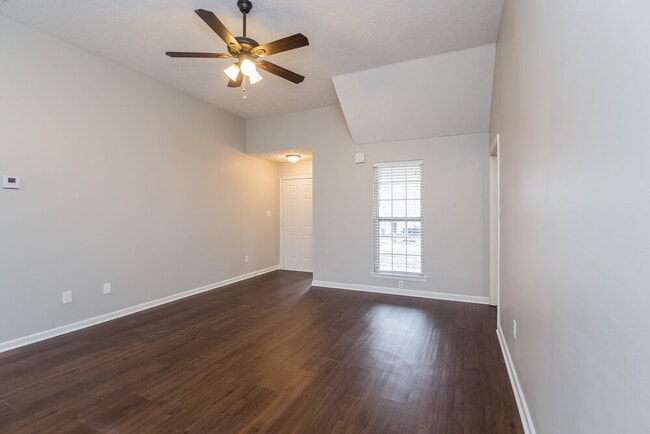Photo - 109 Stoney Brook Way