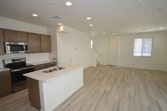 Photo - 1306 E Sparrow Dr