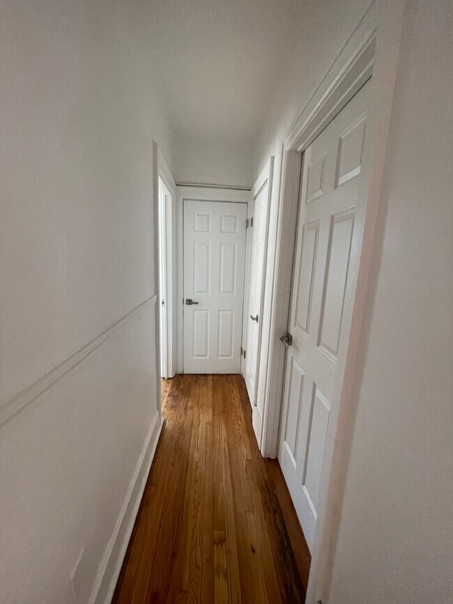 Photo - 2211 Gladstone St
