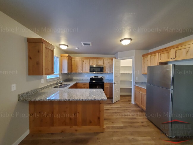 Photo - 2015 Lawrence Ln