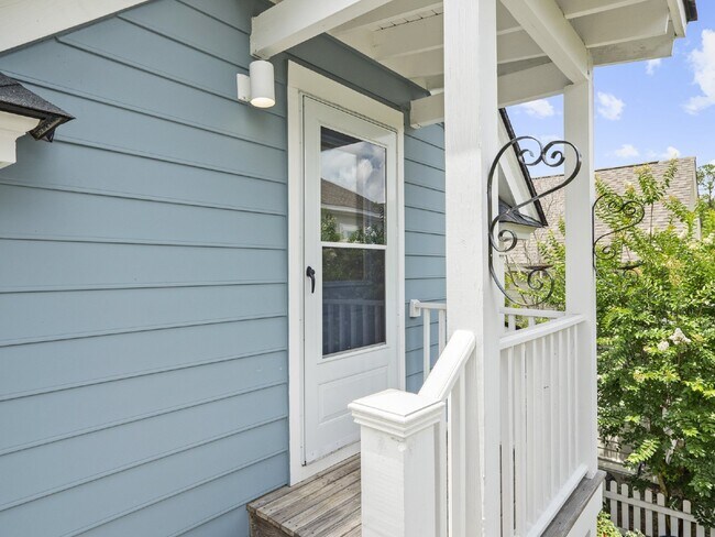 Photo - Studio Garage Apartment for Rent in Shell ...