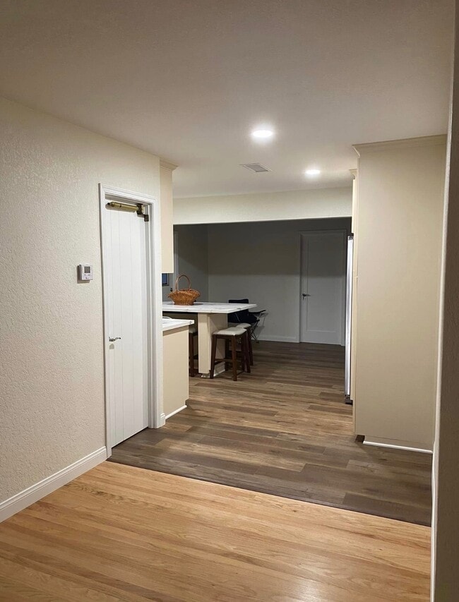 Photo - 6443 Cleo St