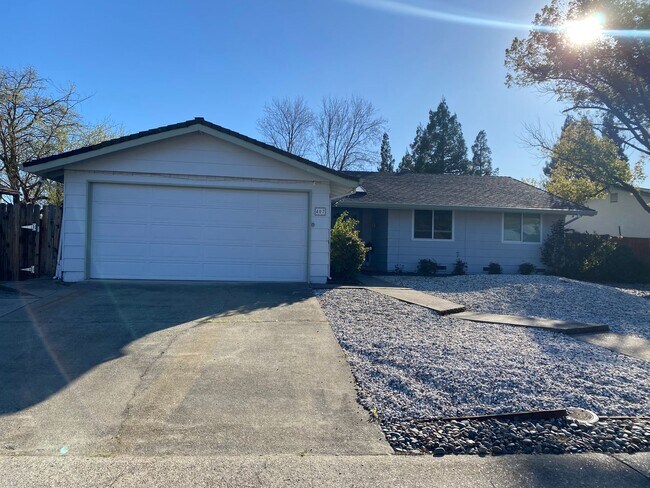 Updated 4 Bed, 2 Bath - Central Roseville ... - Updated 4 Bed, 2 Bath - Central Roseville ... House