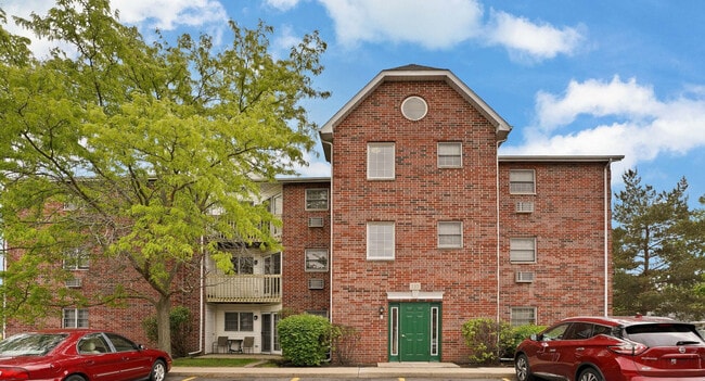Building Photo - 330 Leah Ln Unit 2C