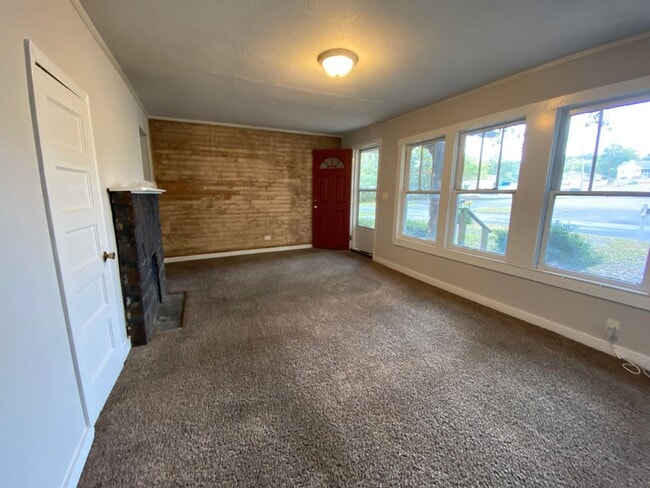 Photo - Shiplap Heaven - 2 bedrooms, 1 bathroom - North Rome