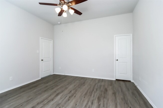 Photo - 21310 Shadbush Avenue