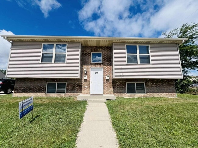 Building Photo - KHR-2708-48-S Unit HH - 2708 Upper Rental