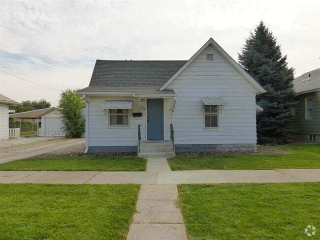 Building Photo - 716 18th Ave S Rental