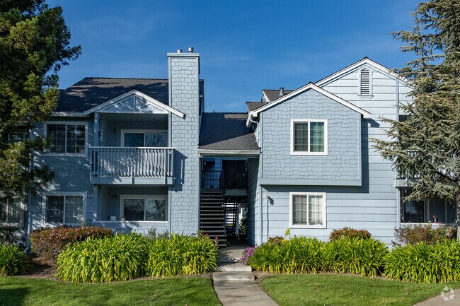 Back Entrance - Lighthouse Condominiums