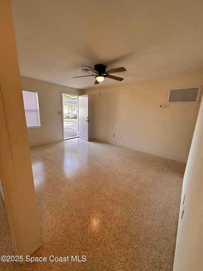 Photo - 140 Niemira Ave