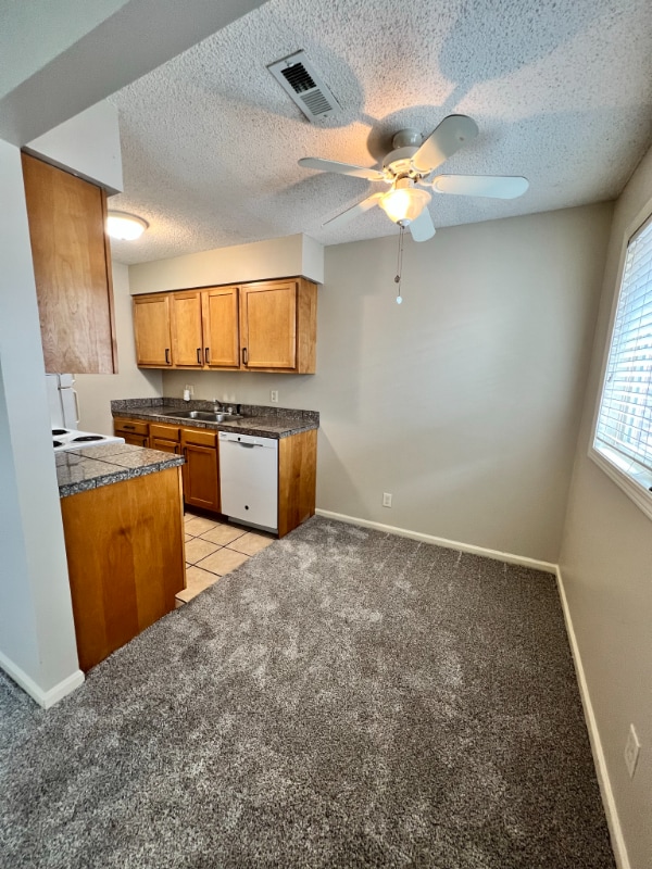 Photo - 1531 D St Unit 08