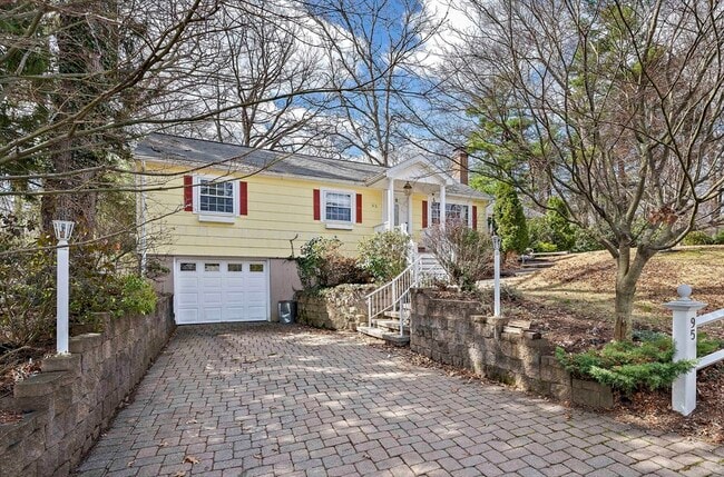 Building Photo - 95 Oriole Rd