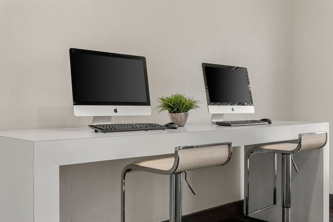 C242440_Westside_BusinessCenter2_02