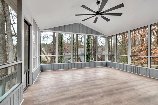 Photo - 4497 Glenforest Dr NE