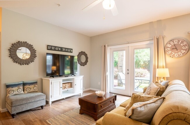 Photo - OFF-SEASON FURNISHED MONTHLY RENTAL AVAILABLE JAN '26 Unit 5