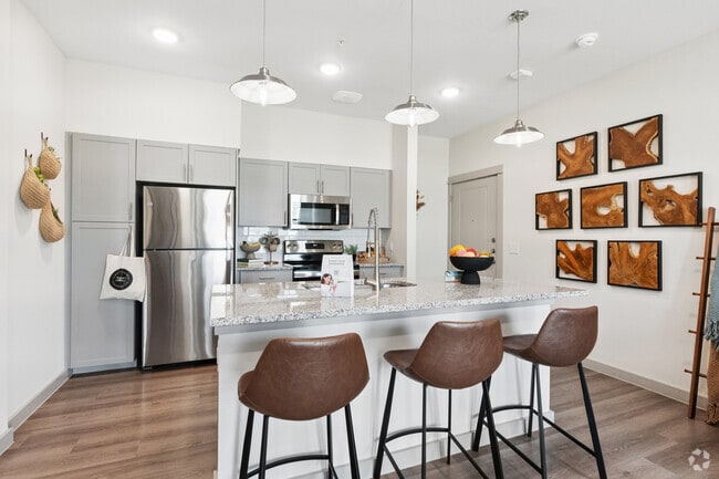 1BR, 1BA - 650SF - Dining Room